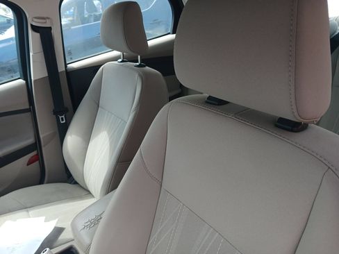 Used 2018 Ford Focus SE FWD image 5