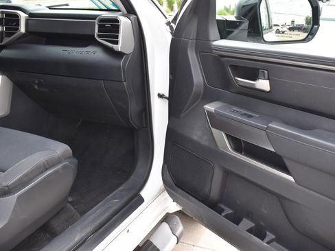 Used 2022 Toyota Tundra SR5 w/ SR5 Convenience Package AWD/4WD image 16