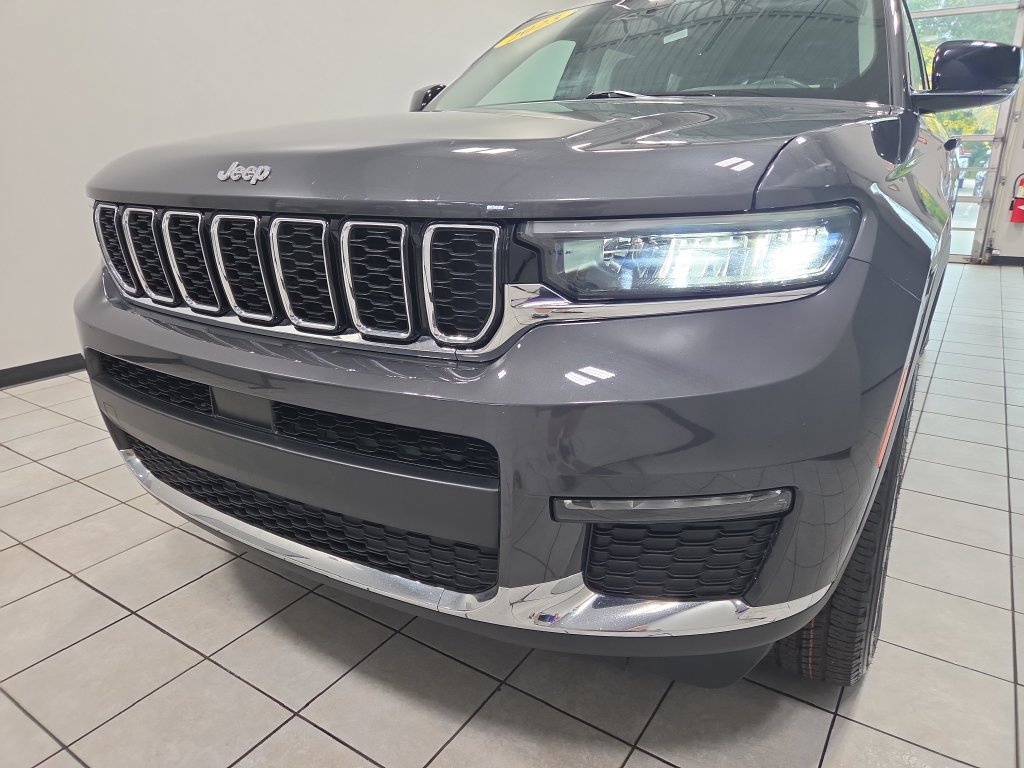 Used 2023 Jeep Grand Cherokee L Limited AWD/4WD image 23