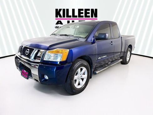 Used 2010 Nissan Titan SE image 3