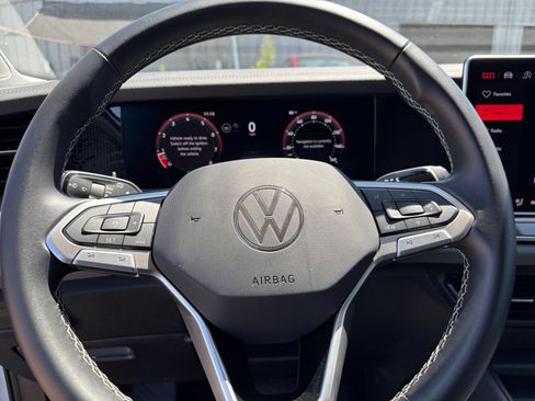 Used 2026 Volkswagen Tiguan SE AWD/4WD image 30