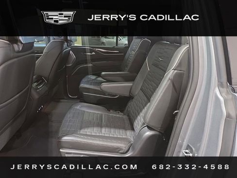Used 2023 Cadillac Escalade ESV V image 18