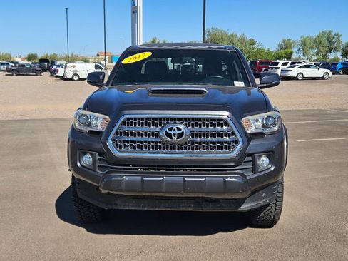 Used 2017 Toyota Tacoma TRD Sport w/ Tow Package (A/T) AWD/4WD image 8