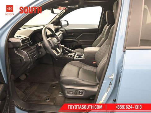 Used 2025 Toyota 4Runner TRD Off-Road Premium image 9