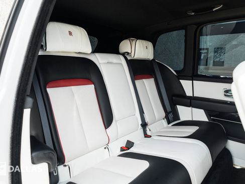 Used 2022 Rolls-Royce Cullinan w/ Technology Package AWD/4WD image 35