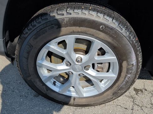 Used 2023 Jeep Grand Cherokee L Limited image 9