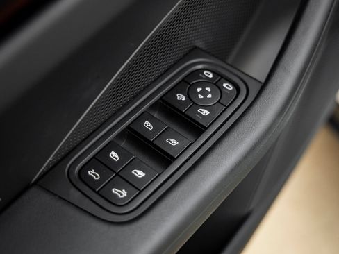 Certified 2025 Porsche Macan Electric RWD image 21