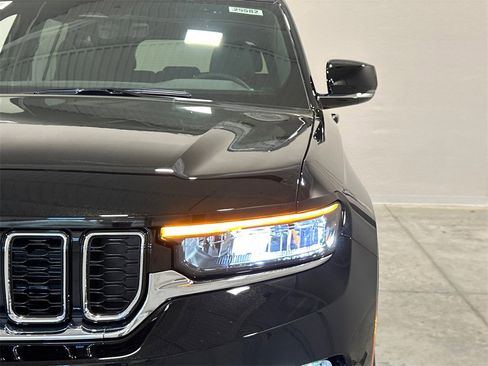 New 2025 Jeep Grand Cherokee Limited image 10