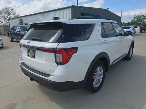 Used 2025 Ford Explorer Active AWD/4WD image 7