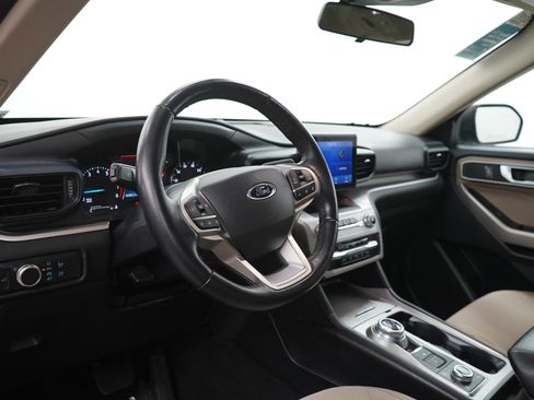 Used 2021 Ford Explorer XLT image 17