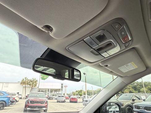 Used 2024 Kia Telluride EX w/ EX Captain's Chair Package FWD image 33