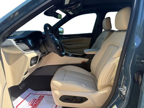 New 2026 Jeep Grand Cherokee Limited RWD image 9