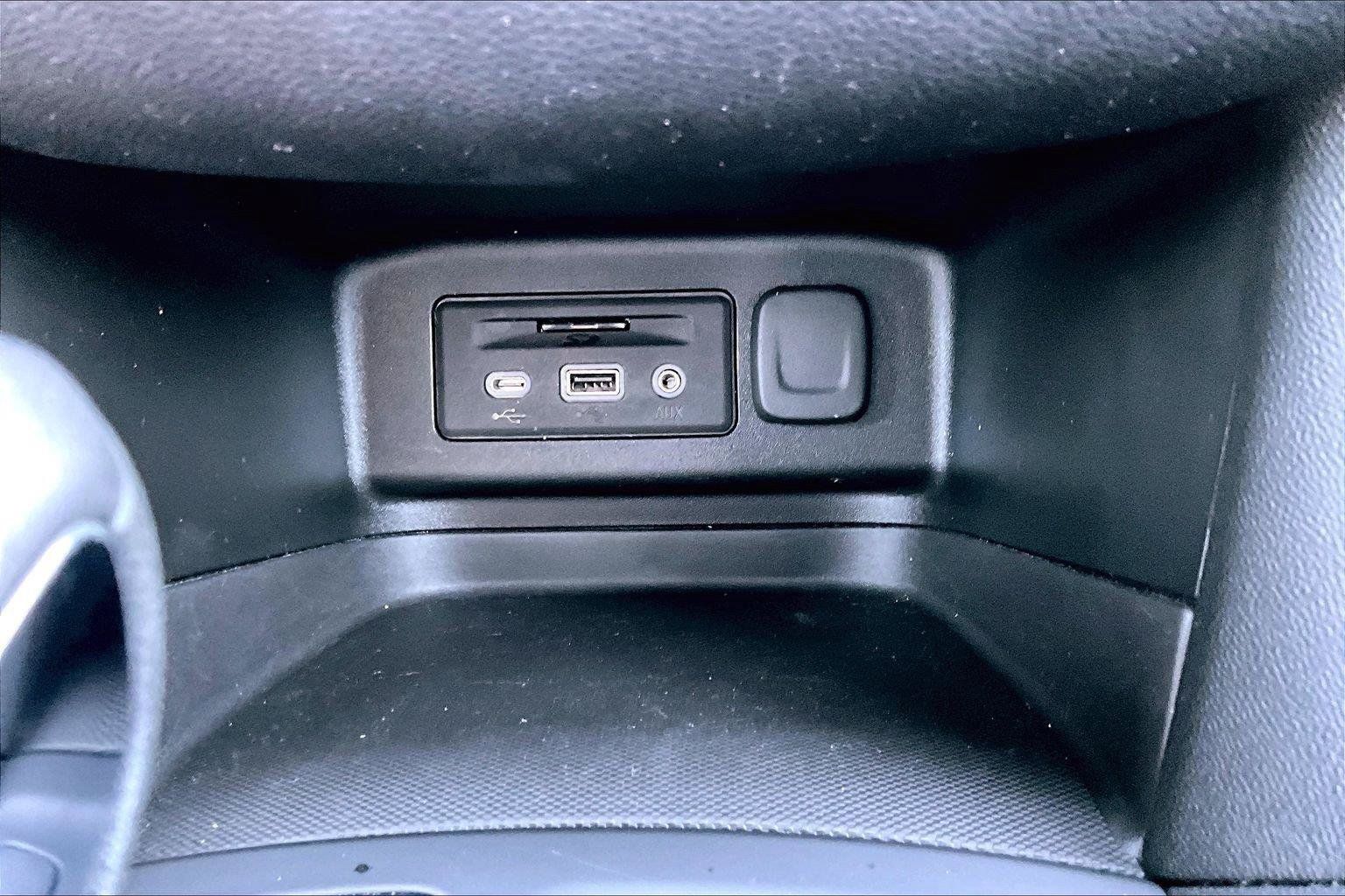 Used 2022 Chevrolet Equinox RS w/ RS Leather Package AWD/4WD image 32