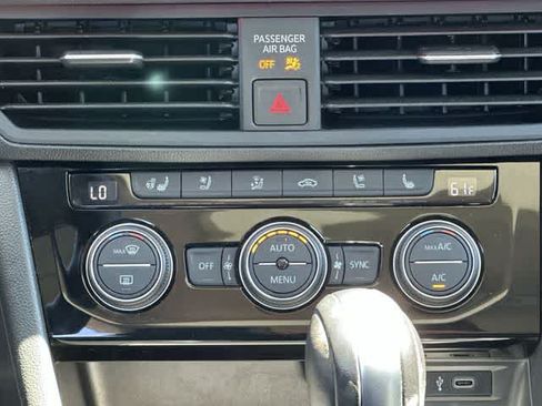 Used 2021 Volkswagen Jetta SEL Premium FWD image 16
