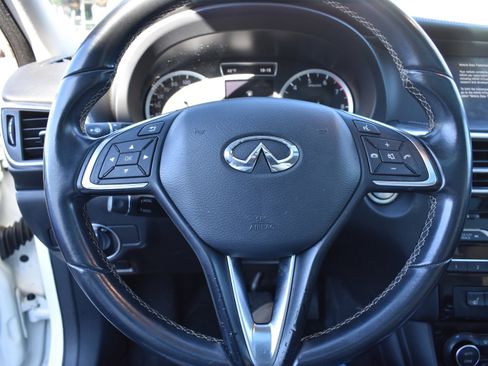 Used 2017 INFINITI QX30 Premium w/ Navigation Package image 14
