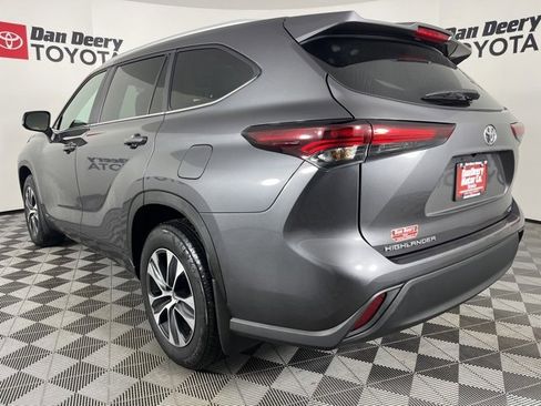 Used 2025 Toyota Highlander XLE image 23