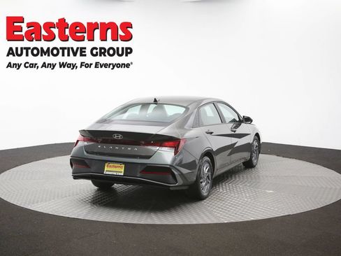 Used 2024 Hyundai Elantra SEL FWD image 38