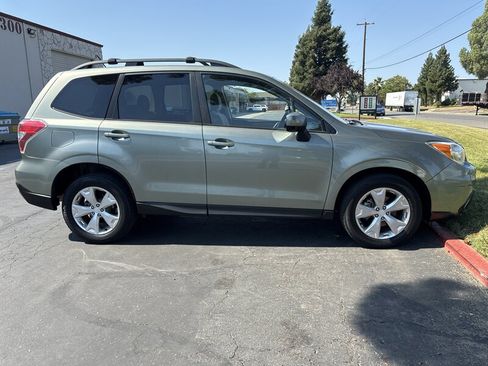 Used 2015 Subaru Forester 2.5i Premium AWD/4WD image 14