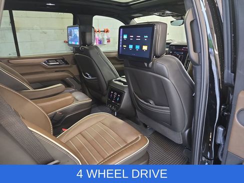 Used 2025 GMC Yukon Denali Ultimate AWD/4WD image 12