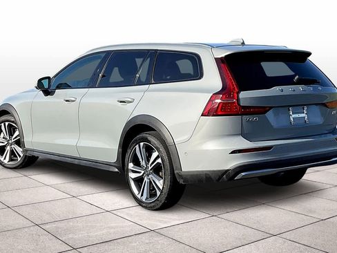 Used 2024 Volvo V60 B5 Cross Country Plus image 15