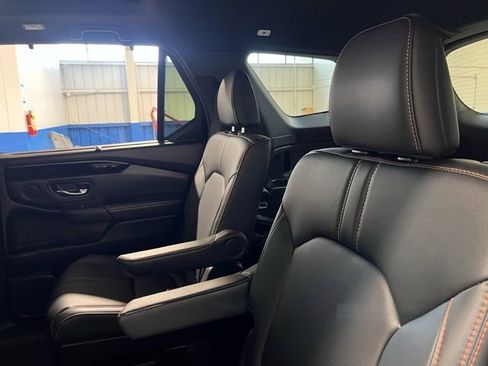 Used 2025 Honda Pilot TrailSport image 17