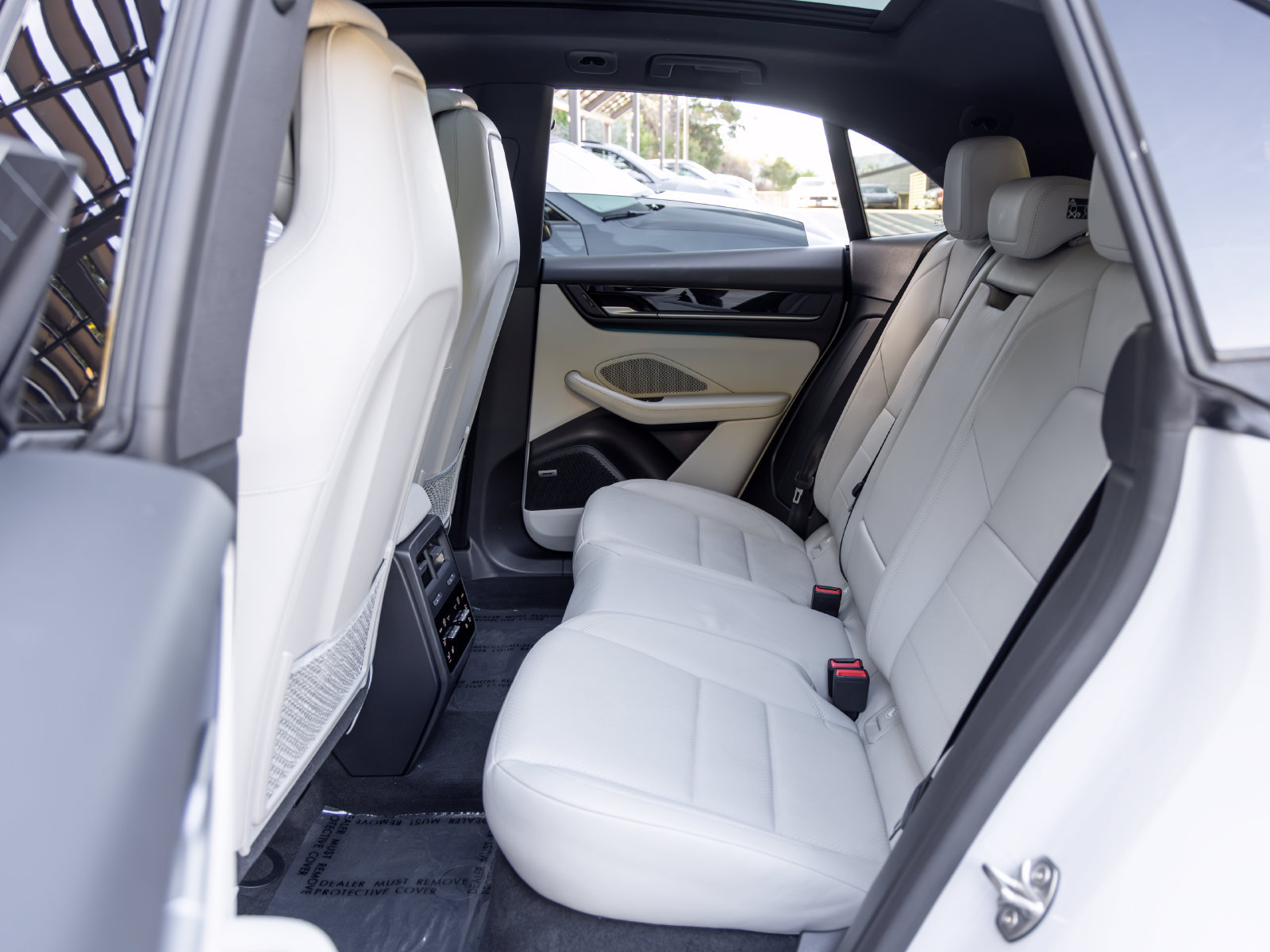 Certified 2025 Porsche Macan Electric RWD image 46