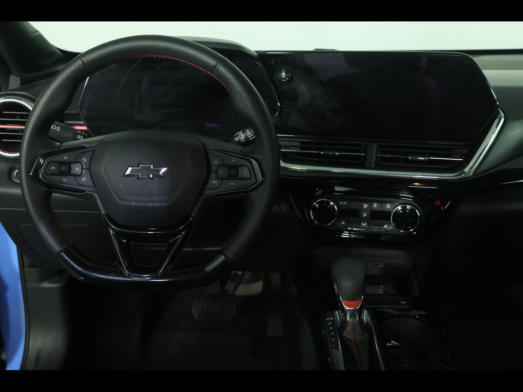 Used 2024 Chevrolet Trax RS w/ Sunroof Package FWD image 16