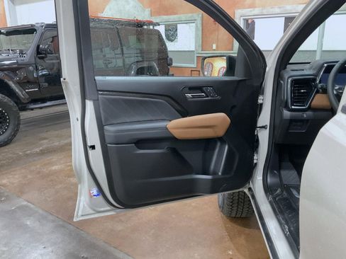 New 2026 GMC Canyon AT4 w/ AT4 Premium Package AWD/4WD image 9