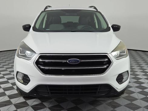 Used 2018 Ford Escape SE w/ SE Sport Appearance Package FWD image 2