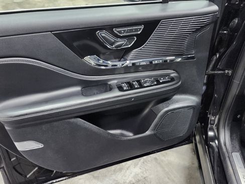 Used 2021 Lincoln Corsair AWD w/ Premium Package image 26