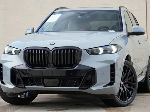 Used 2024 BMW X5 sDrive40i w/ M Sport Package RWD image 3