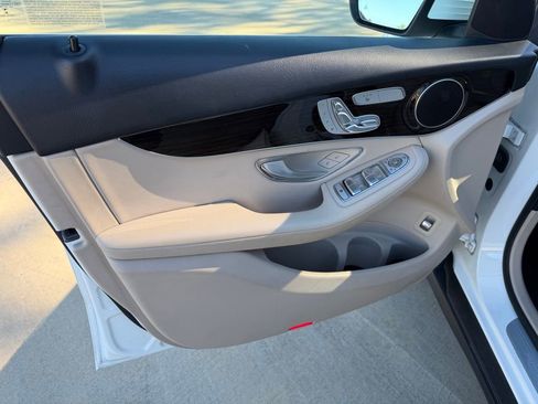 Used 2019 Mercedes-Benz GLC 300 image 12