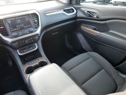 Used 2023 GMC Acadia SLE w/ Driver Convenience Package image 11