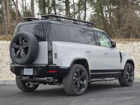 New 2026 Land Rover Defender 110 X-Dynamic SE image 24