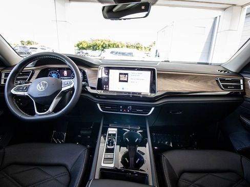 New 2026 Volkswagen Atlas SE FWD image 32