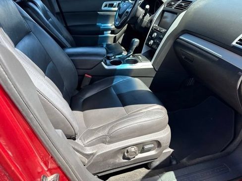 Used 2014 Ford Explorer XLT w/ Equipment Group 202A AWD/4WD image 25