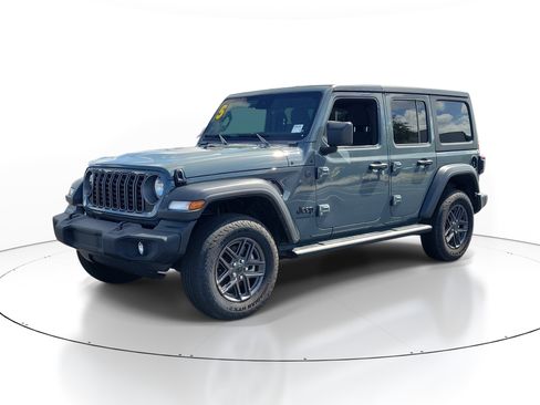 Used 2025 Jeep Wrangler Unlimited Sport AWD/4WD image 3