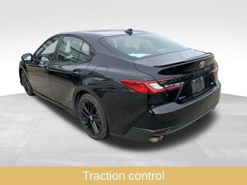 Used 2025 Toyota Camry SE image 5