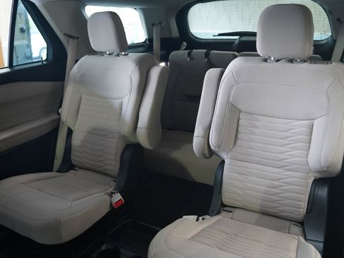 Used 2021 Ford Explorer XLT RWD image 34