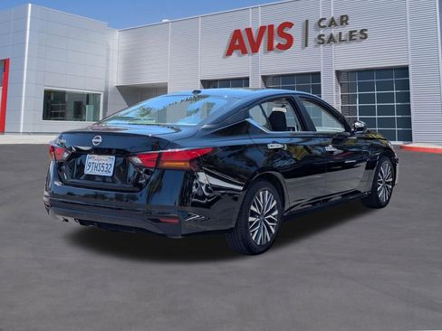Used 2025 Nissan Altima 2.5 SV FWD image 6