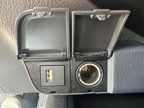 Used 2024 Toyota Camry SE image 37