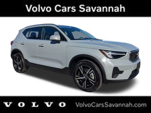Certified 2025 Volvo XC40 B5 Core image 1