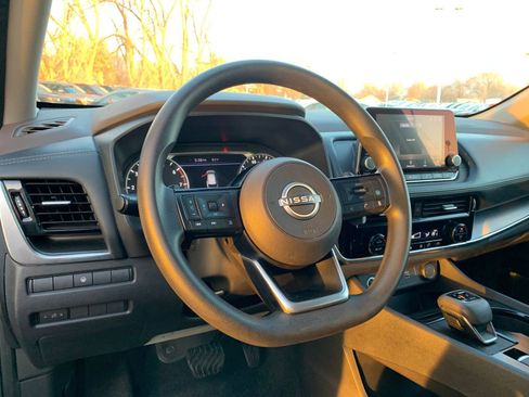 Used 2022 Nissan Rogue SV image 34