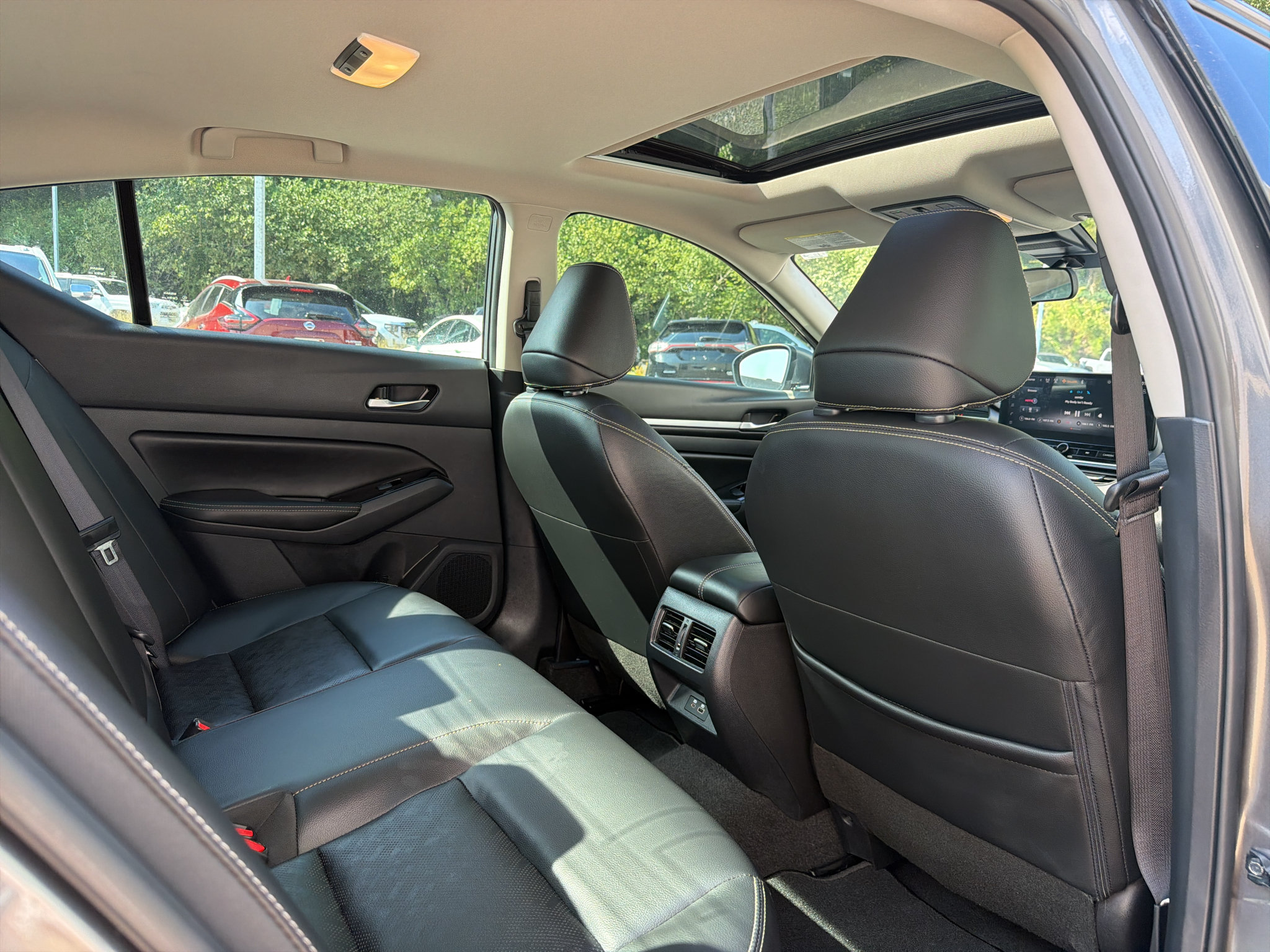 Used 2025 Nissan Altima 2.5 SL FWD image 17