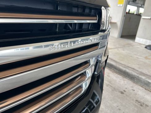 Used 2024 Chevrolet Suburban High Country w/ Advanced Technology Package image 15