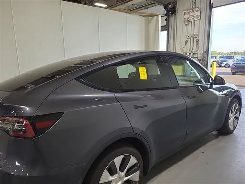 Used 2023 Tesla Model Y Long Range AWD/4WD image 5