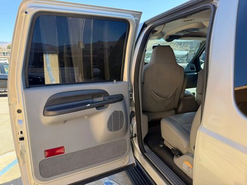 Used 2005 Ford Excursion XLS RWD image 16