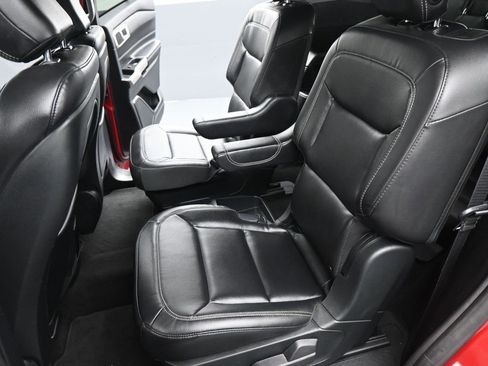 Certified 2020 Ford Explorer XLT w/ Equipment Group 202A image 14