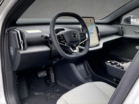 New 2026 Volvo EX30 Plus w/ Climate Package image 7
