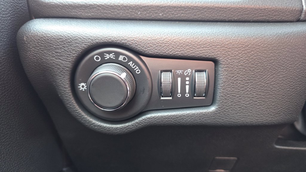 New 2027 Chrysler Pacifica Select FWD image 33